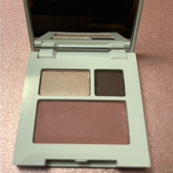 Makeup lot, Nyx eyeshadow, Clinique mini palette & Farrah 18h liner - Picture 3 of 3